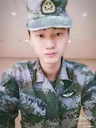 兵哥哥無聊在家發騷